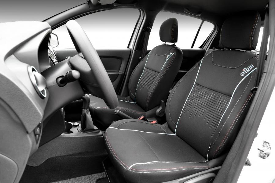 Интерьер Renault Sandero Vibe 2016 года  (фото 12 из 12)